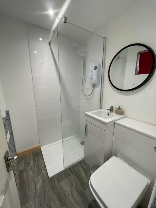1 Bedroom Guest Suite Near City Centre. กลอสเตอร์ ภายนอก รูปภาพ