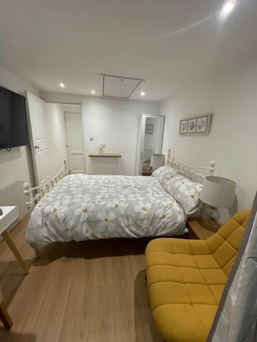 1 Bedroom Guest Suite Near City Centre. กลอสเตอร์ ภายนอก รูปภาพ