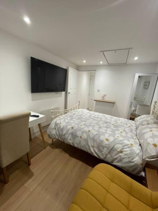 1 Bedroom Guest Suite Near City Centre. กลอสเตอร์ ภายนอก รูปภาพ